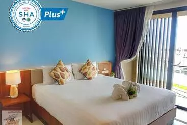 Louis  Runway View Hotel   Sha Extra Plus