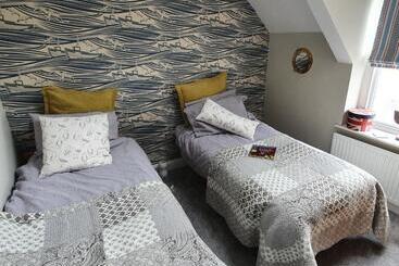 Apartamentos turísticos Newly Refurbished 2nd Floor Apartment Lil Nauti