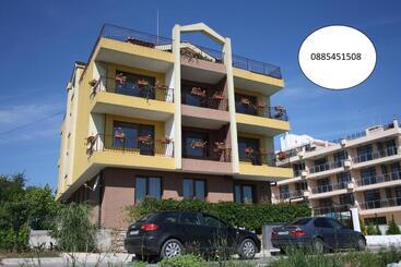Family Hotel Akra