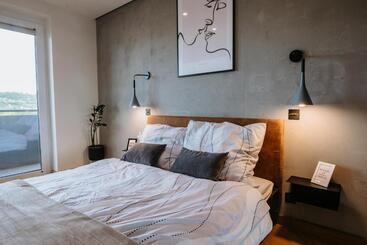 דירות לתיירים Minimalist Design Penthouse   Kosice Old Town