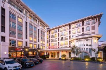 בית מלון כפרי Hilton Garden Inn Lijiang