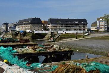 Tourist flats Appartement Spacieux Avec Balcon à 50m De La Plage