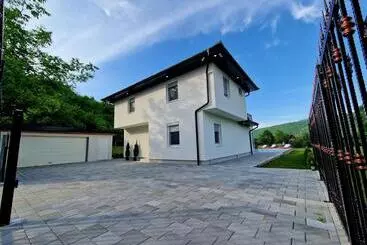 آپارتمانهای توریستها Villa Eda