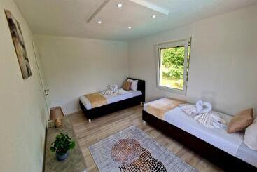 آپارتمانهای توریستها Villa Eda