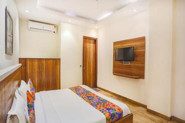 Fabhotel Royal Touch Patel Nagar