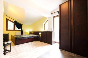 پانسیون La Buni Busteni