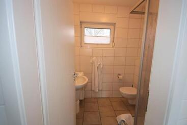 ツーリストアパートメント 44 Eg   Ferienwohnung Mit Terrasse Und Seeblick