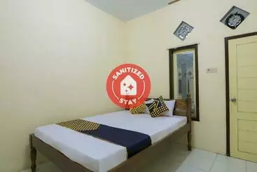 Hotel Spot On 2371 Islami Family Residence