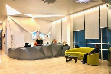 בית מלון כפרי โรงแรมโกลว์ รัตนา เพลส