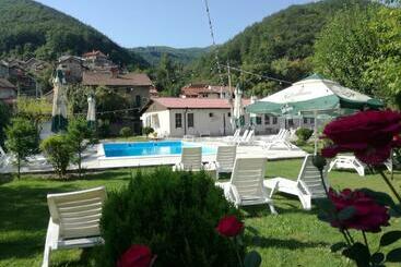 בית מלון כפרי маймун дере басейн, хотел, италианска пица