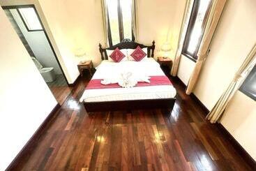 Villa Bouathong Hotels