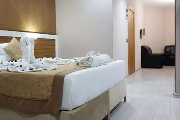 בית מלון כפרי Golden King