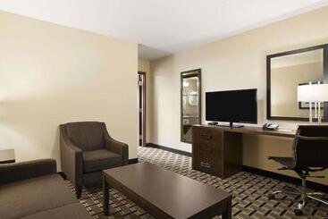 Hotel Ramada By Wyndham Edson