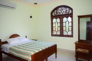 Pension Sri Lagoon Villa