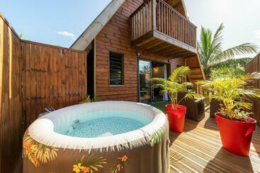 ツーリストアパートメント Charmant Chalet Avec Jacuzzi, L île ô Vert