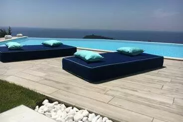Turistihuoneistot Luxury Villa Blue&blanc Piscina A Sfioro Isola