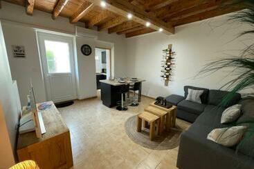 Жильё для туристов Maison De Ville A 5 Min à Pied De La Tour Luma