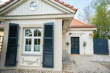 Turistihuoneistot Privatsphäre Im Kutscherhaus Der Villa Golding