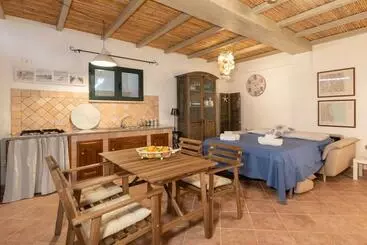 آپارتمان‌های توریست‌ها Raffinata Taverna Con Camino