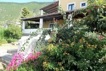 آپارتمانهای توریستها Villa Mariangela, Splendida Villa Panoramica Al Centro Di Malfa