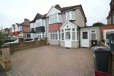 ツーリストアパートメント Feltham House
