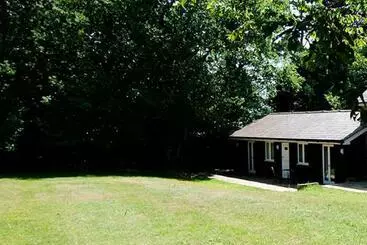 ツーリストアパートメント Cottage Surrounded By Woodland And Vineyards