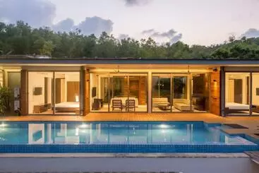 Turist apartmanları Deck 4 Bed Infinity Private Pool,arpora By The Acacia Villas