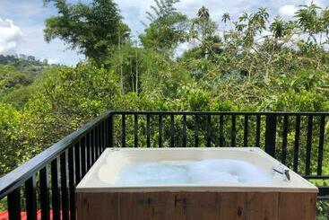 Turist apartmanları Cabaña Tipo Glamping En Finca Cafetera Con Zonas Verdes, Avistamiento De Aves, Paisaje Cafetero