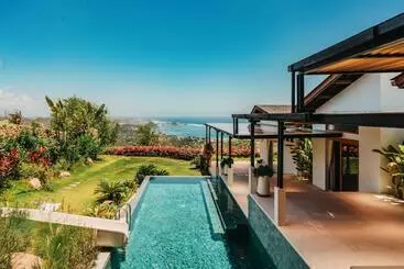 ツーリストアパートメント Villa Serena Lombok   Sustainable Kuta Sea View