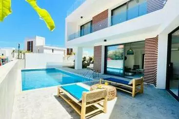 آپارتمان‌های توریست‌ها By The Beach Villa 7