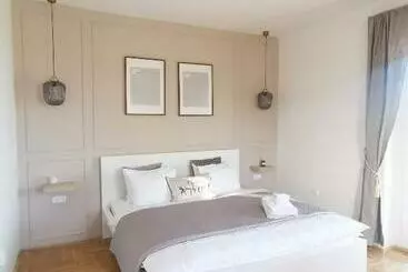 ツーリストアパートメント Grand Terrace Apartment With Ac & Heating