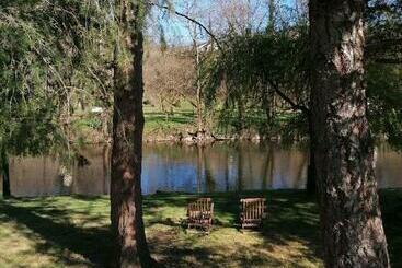 Жильё для туристов La Cabane Aux Ecrevisses Les Pieds Dans L Eau