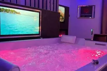 ツーリストアパートメント Chic & Jacuzzi