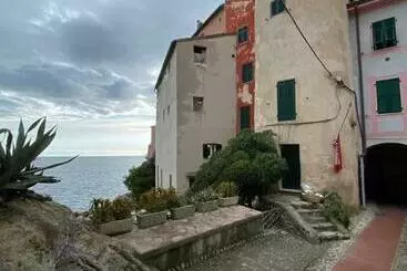 ツーリストアパートメント La Torre Saracena Di Tellaro Confirenthouse