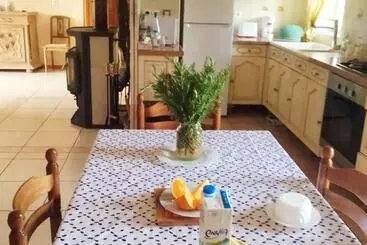 Turistlejligheder Maison Charmante A Pierrefitte Sur Loire Avec Jardin Cloture