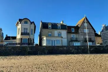 Turistihuoneistot Aux Bains Des Mots