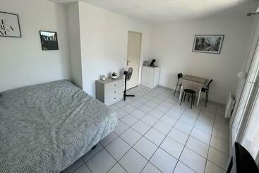 Turist apartmanları Le Studio 36 à Nîmes, Wifi, Balcon