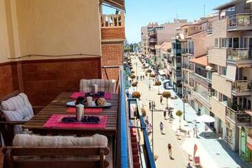 Apartamente turistice Center Of The Sea, Three Rooms   Alojamientos La Torre