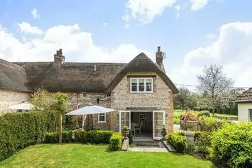 ツーリストアパートメント Coombe Cottage