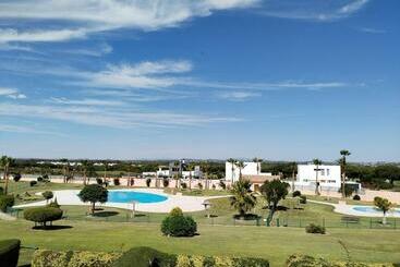 Apartamentos turísticos El Balcón Del Novo  Novo Sancti Petri  Luxury 3 Bedrooms   Piscina Y Pista Padel