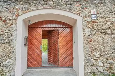 Appartamenti turistici Na Skale Apartment In Center, Free Parking