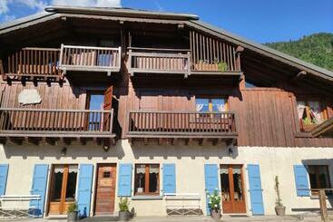 Apartamente turistice La Ferme D Henriette, à Samoëns