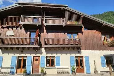 ツーリストアパートメント La Ferme D Henriette, à Samoëns