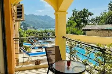 آپارتمان‌های توریست‌ها Apartment Gluecks Griff Inside Becici Sunset