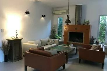 ツーリストアパートメント Casona Alegre Con Pileta Y Patio