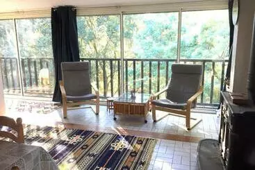 Appartements touristiques Maison Chaleureuse Climatisée à Maubuisson, Proche Lac