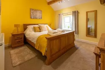 Turistihuoneistot Caer Fedwen Barns Heulog Cottage King Bed Self Catering With Private Hot Tub