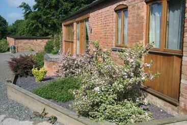 Жильё для туристов North Mere Rural Cottages