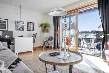 ツーリストアパートメント Mycket Fin Lägenhet Med Solig Balkong Centralt På Käringön Möjlighet Till Privat Parkeringsplats