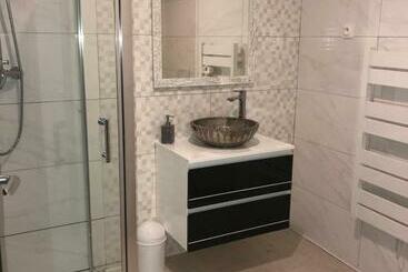 דירות לתיירים Gite 3 étages Dans Ruelle Au Calme